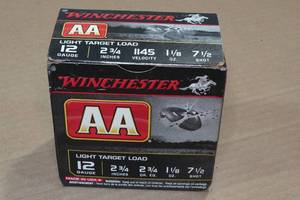 lot 360 image: 25 Winchester AA 12 Gauge 2-34 7-12 Shot Shotshells