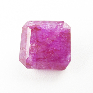 lot 57 image: BERYL - 7.13ct. Dyed Pink Square step cut