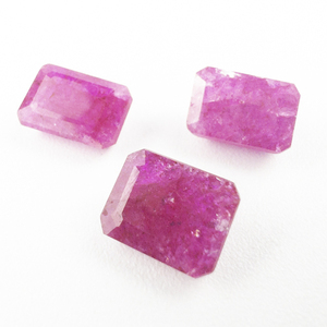 lot 60 image: 3 BERYL - 7.07ct. Dyed Pink Emerald cut