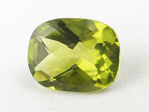 lot 348 image: PERIDOT - 2.65ct. Rectangular cushion cut