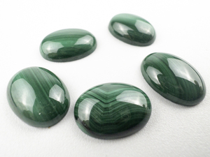 lot 352 image: 5 MALACHITE  - 29.42ct. Oval cabochon cut