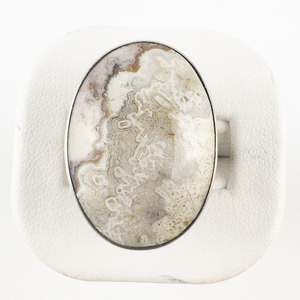 lot 142 image: Oval Cut Cabochon Agate Sterling Silver Statement Ring . Size 6.5 - 6.75.