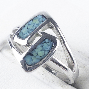 lot 149 image: Inlayed Turquoise Bits Silver Tone Base Metal Ring. Size 4.75 - 5.