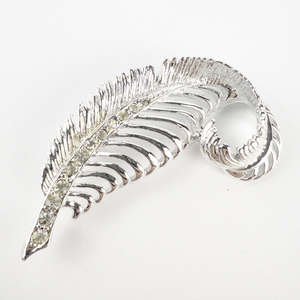 lot 250 image: Rhinestone Leaf white Base Metal Brooch . Rhinestone Set.