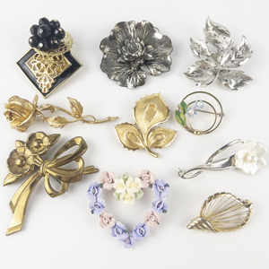 lot 262 image: Group of 10 Base Metal Brooches.
