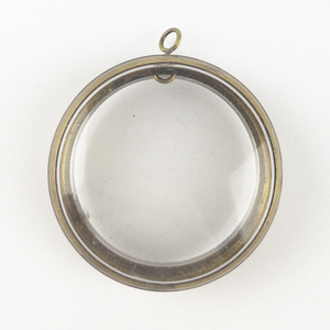 lot 87 image: Case & Glass (can be pried open to put something inside)brass pendant (no chain).