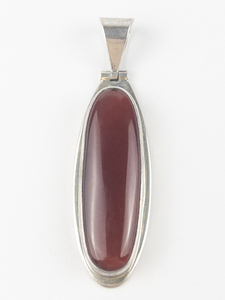 lot 92 image: QVC Design (Mexico)  Carnelian Mexican Moderniststerling silver pendant (no chain).