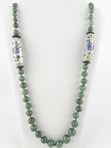lot 218 image: Green Stone & Porcelain Bead Necklace.