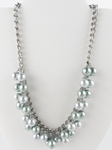 lot 224 image: Beautiful Blue Dyed Faux Pearl Silver Tone Base Metal Necklace.