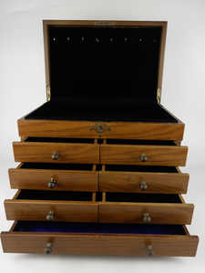 lot 8 image: Thomas Pacconi Museum Classics Series XL Wooden Jewelry Box .