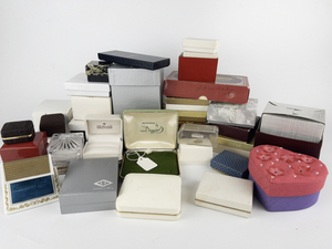 lot 48 image: Group of Jewelry Cases, Boxes, & More 40