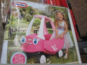 lot 32 image: Little Tikes Princess Cozy Coupe op...