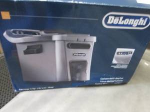 lot 40 image: DeLonghi Livenza 135-Oz. Deep Frye...