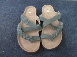lot 49 image: Womens Size 8 Gaahuu Sandals...