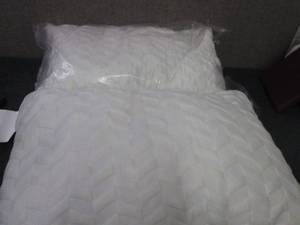 lot 96 image: Linenspa Essentials Shredded Memory...