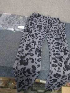 lot 194 image: 2 pr Ladies Large Gym Wolf Yoga Pan...