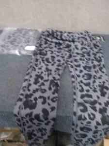 lot 195 image: 2 pr Ladies Large Gym Wolf Yoga Pan...
