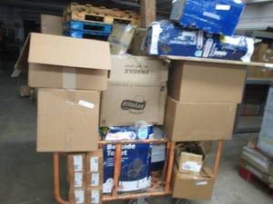lot 222 image: Lot of Assorted UnsoldUnclaimed It...