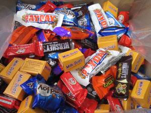lot 289 image: 12 lb Assorted Snack Size Candy in ...