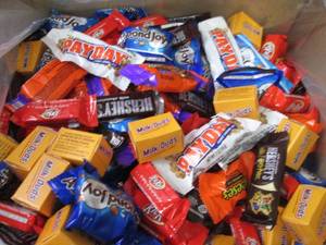 lot 291 image: 12 lb Assorted Snack Size Candy in ...