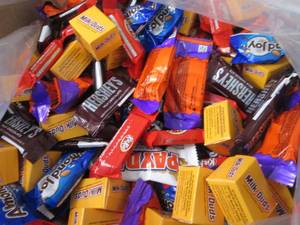 lot 294 image: 12 lb Assorted Snack Size Candy in ...