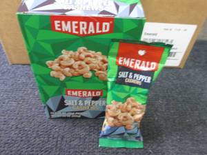 lot 307 image: 12- 1.25 oz Emerald Salt & Pepper C...