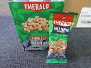 lot 308 image: 12- 1.25 oz Emerald Salt & Pepper C...