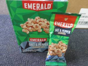 lot 311 image: 12- 1.25 oz Emerald Salt & Pepper C...