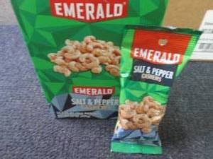 lot 313 image: 12- 1.25 oz Emerald Salt & Pepper C...