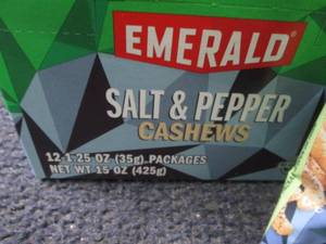 lot 317 image: 12- 1.25 oz Emerald Salt & Pepper C...