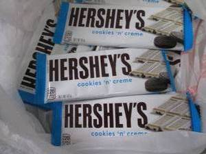 lot 353 image: 12 Hersheys Cookies N Crme...