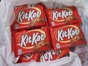 lot 355 image: 12- 1.5 oz KitKat Bars...