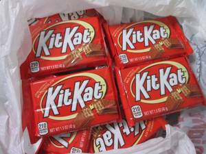 lot 356 image: 12- 1.5 oz KitKat Bars...