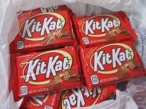 lot 357 image: 12- 1.5 oz KitKat Bars...