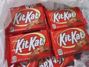 lot 358 image: 12- 1.5 oz KitKat Bars...