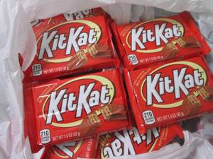 lot 362 image: 12- 1.5 oz KitKat Bars...