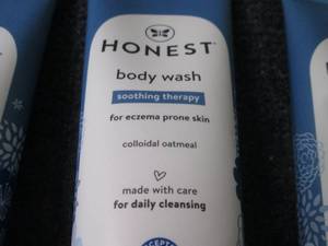 lot 372 image: 6- 8 oz Honest Soothing Therapy Bod...