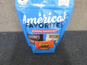 lot 402 image: 17.06 oz Americas Favorites Sharin...
