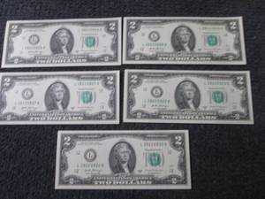 lot 428 image: 5 Sequential, Uncirculated $2 Bills...