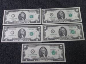 lot 432 image: 5 Sequential, Uncirculated $2 Bills...