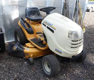 lot 5 image: Cub Cadet LT1045 lawn mower hydrostatic drive 20hp Kohler