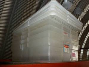 lot 9 image: FOUR Rubbermaid storage bins with covers