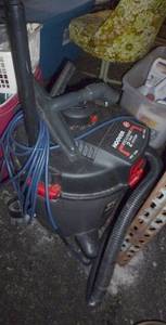 lot 29 image: Hoover shop vac