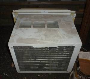 lot 31 image: window air conditioner