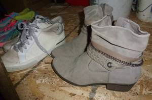 lot 36 image: Group of girls shoes