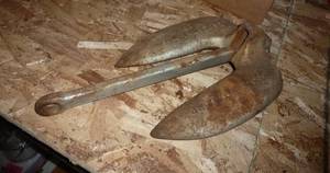 lot 42 image: 1 large boat anchor