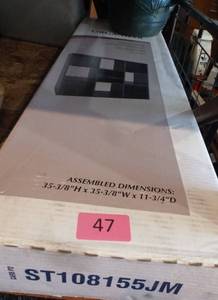 lot 47 image: 9 cubby shelf