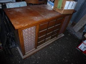 lot 65 image: console stereo