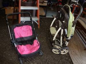 lot 108 image: Another Graco stroller that us childless people couldnt figure out how to open, plus a 2nd smaller lighter stroller
