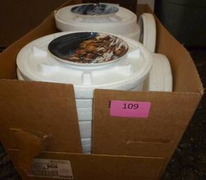 lot 109 image: Box of 14 Horse theme collector plates perpetual calendar